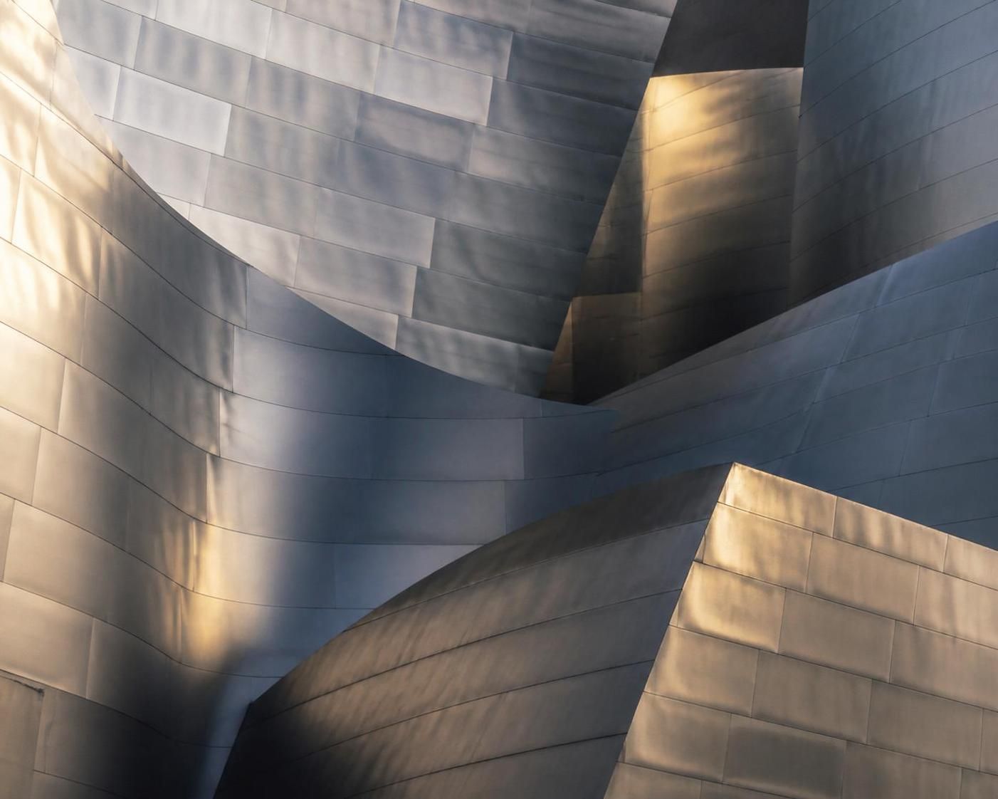 découvrez comment le designer frank gehry transforme l'architecture contemporaine grâce à ses formes innovantes et audacieuses, redéfinissant les espaces urbains et les paysages modernes.