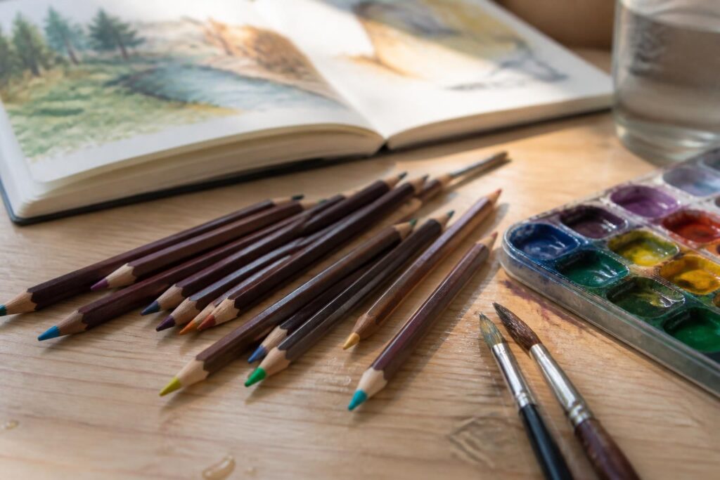 découvrez comment choisir le meilleur crayon de couleur aquarellable ou professionnel grâce à notre guide complet, adapté à tous les niveaux et besoins artistiques.